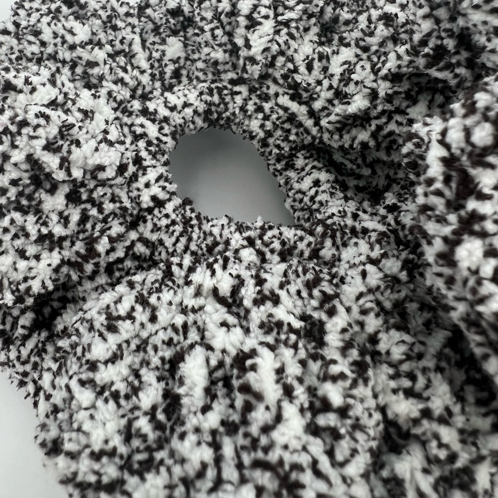 2 unlisted scrunchies Crochet Hair Tie Handmade - Picture 4 of 7